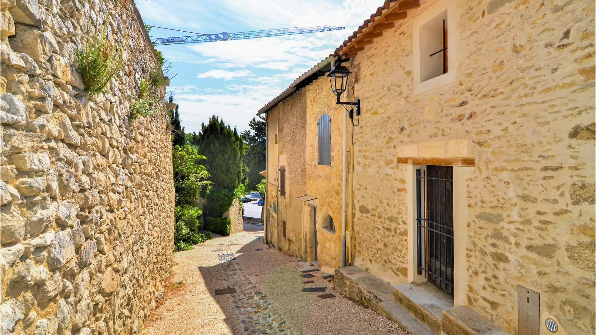 1 Bedroom Stunning Home In Villeneuve-Les-Avignon 0*,  France
