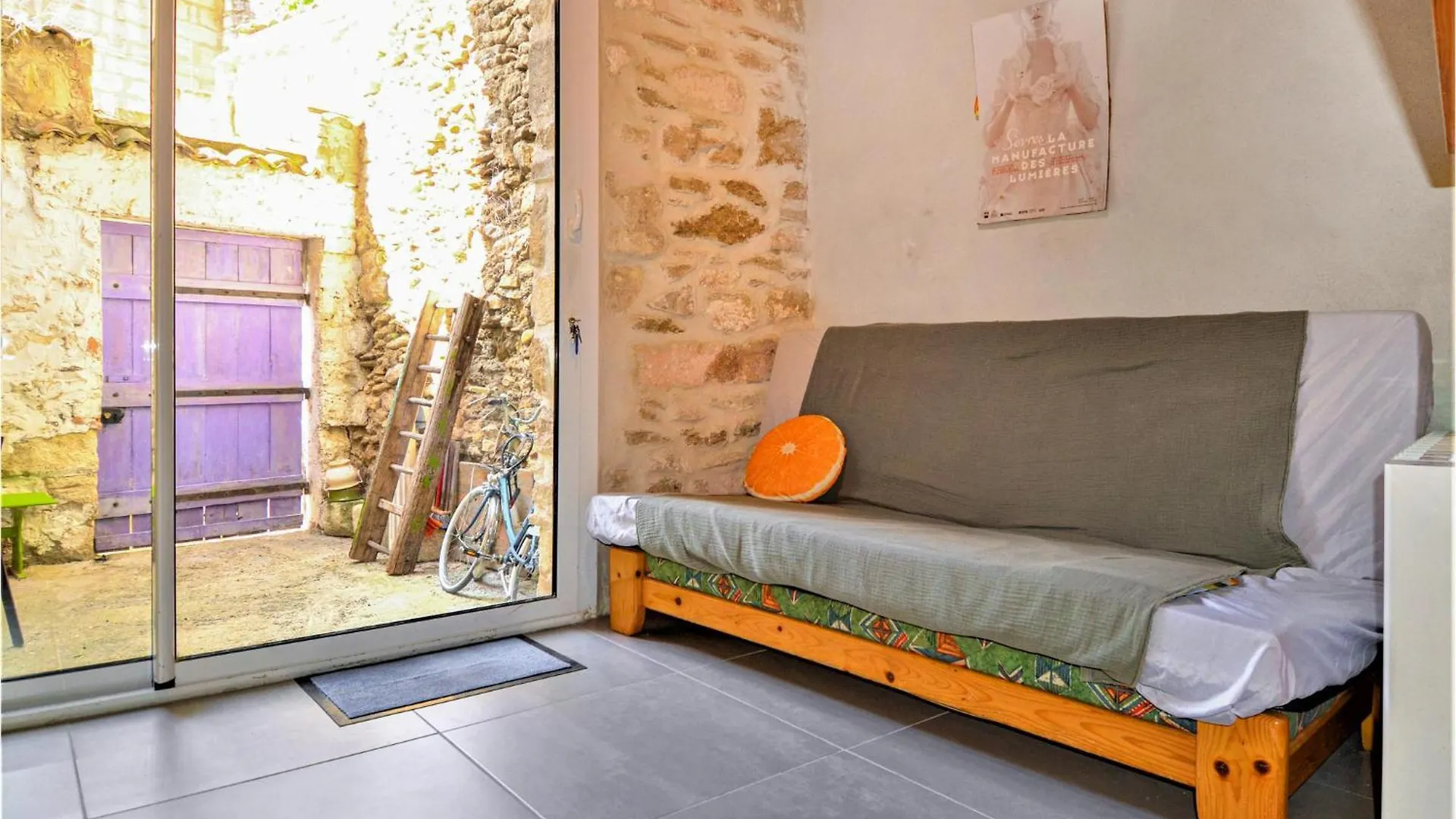 1 Bedroom Stunning Home In Villeneuve-Les-Avignon 0*,