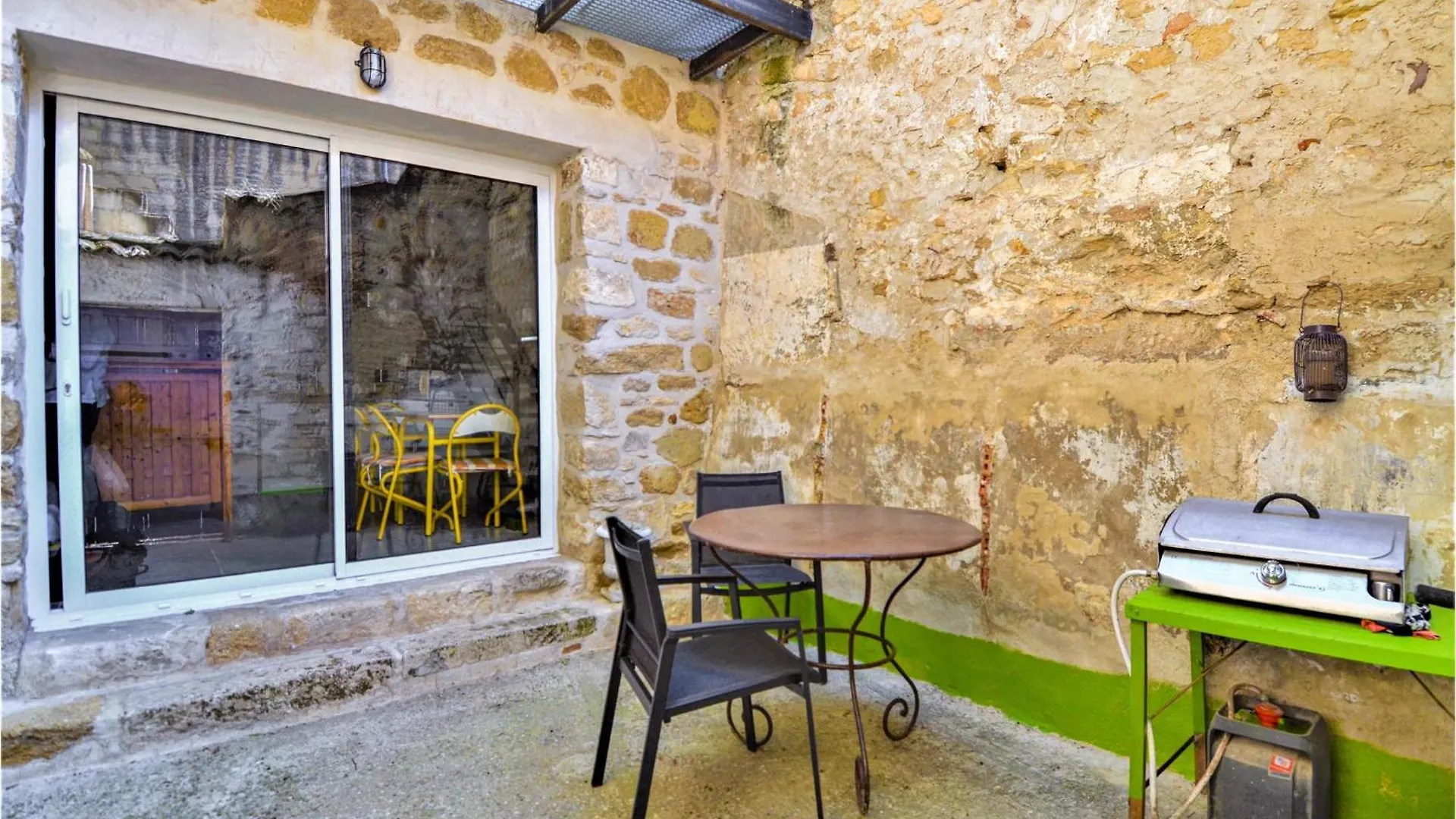 1 Bedroom Stunning Home In Villeneuve-Les-Avignon