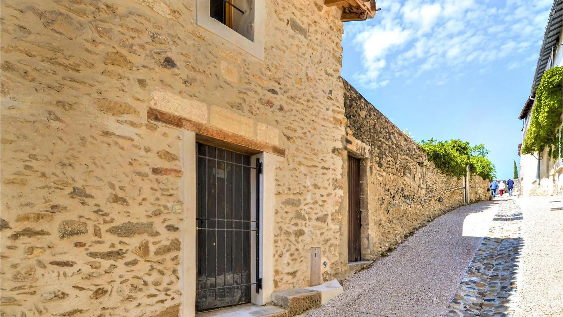 Holiday home 1 Bedroom Stunning Home In Villeneuve-Les-Avignon France