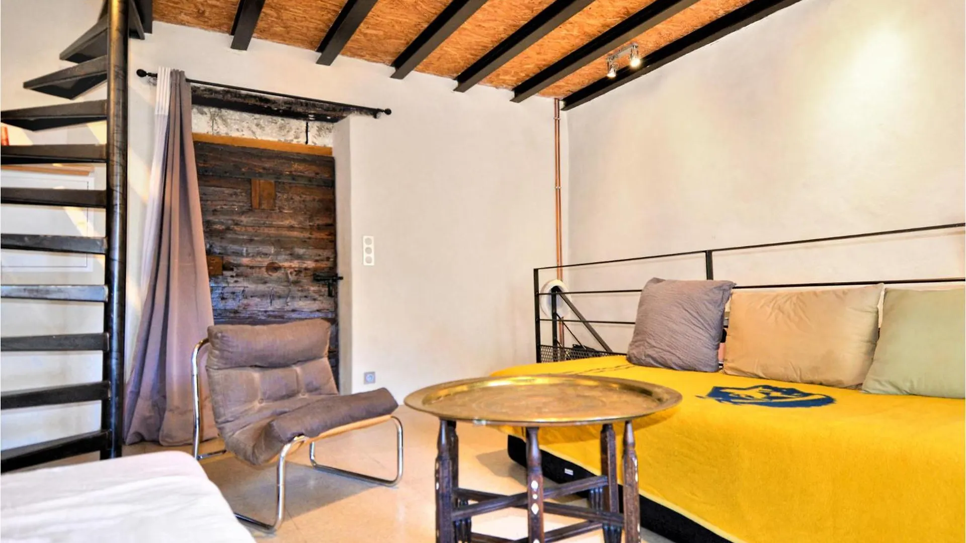 Holiday home 1 Bedroom Stunning Home In Villeneuve-Les-Avignon