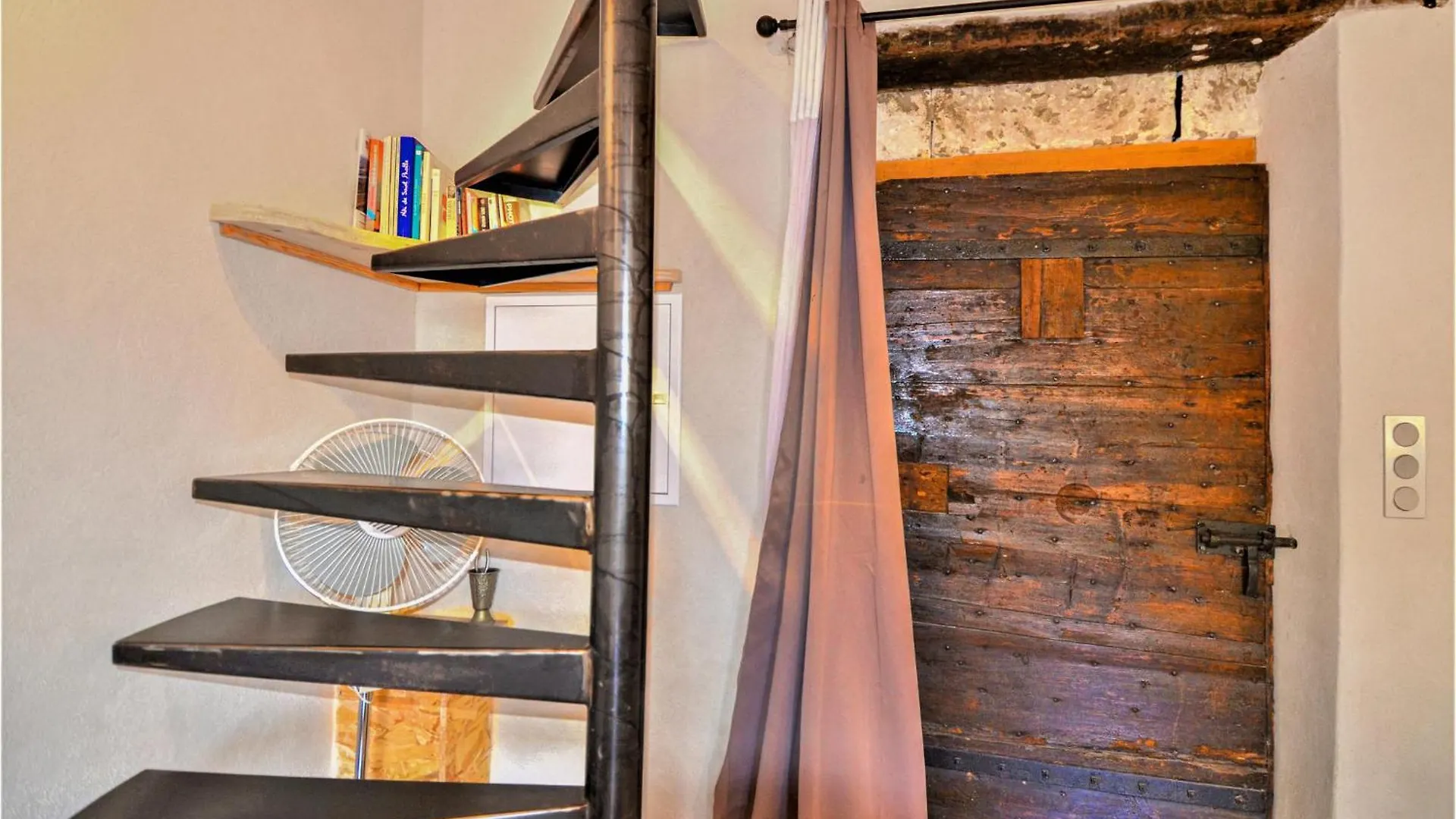 1 Bedroom Stunning Home In Villeneuve-Les-Avignon 0*,