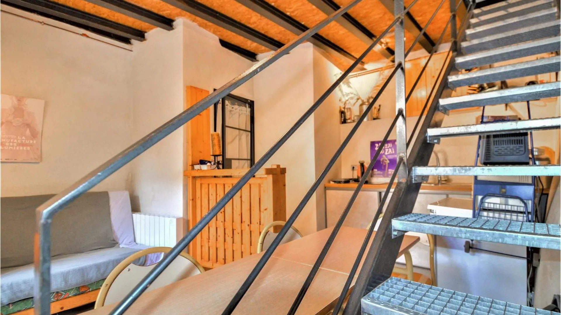 1 Bedroom Stunning Home In Villeneuve-Les-Avignon Holiday home